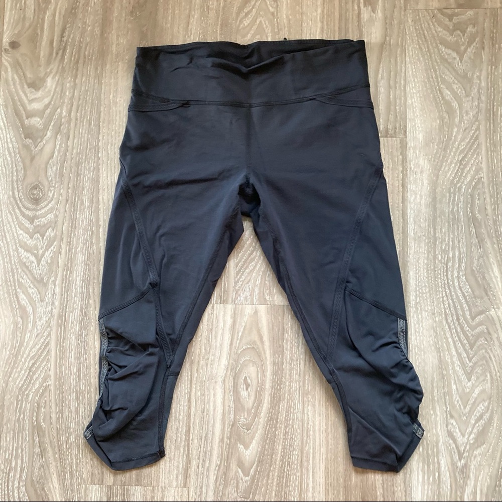 Lululemon Black Cropped Leggings. Sz 6